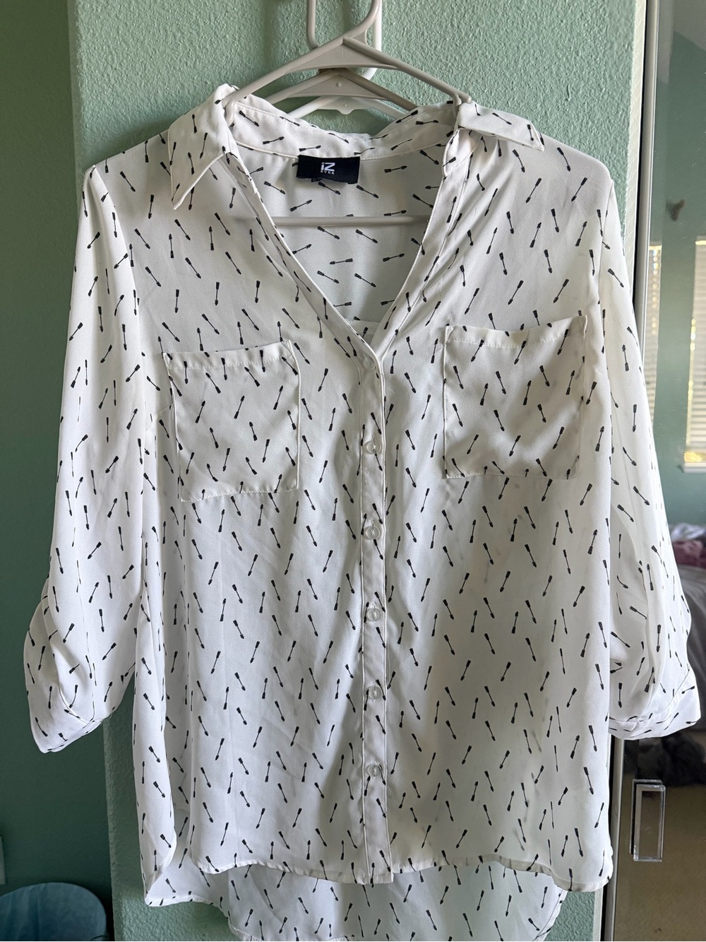 Iz Byer White Button-Up Shirt with Black Arrow Print